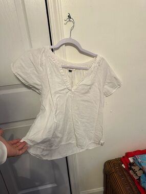 Universal Thread White V-Neck Short Sleeve Blouse
